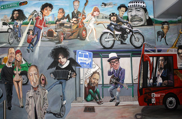 Mural "Un viaje por el Rock & Roll" del Metro Auditorio.